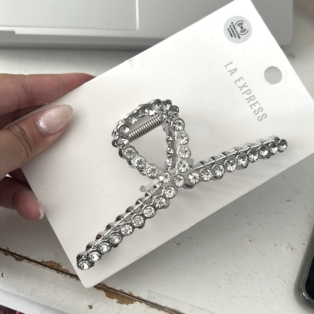NEW HAIR CLIP